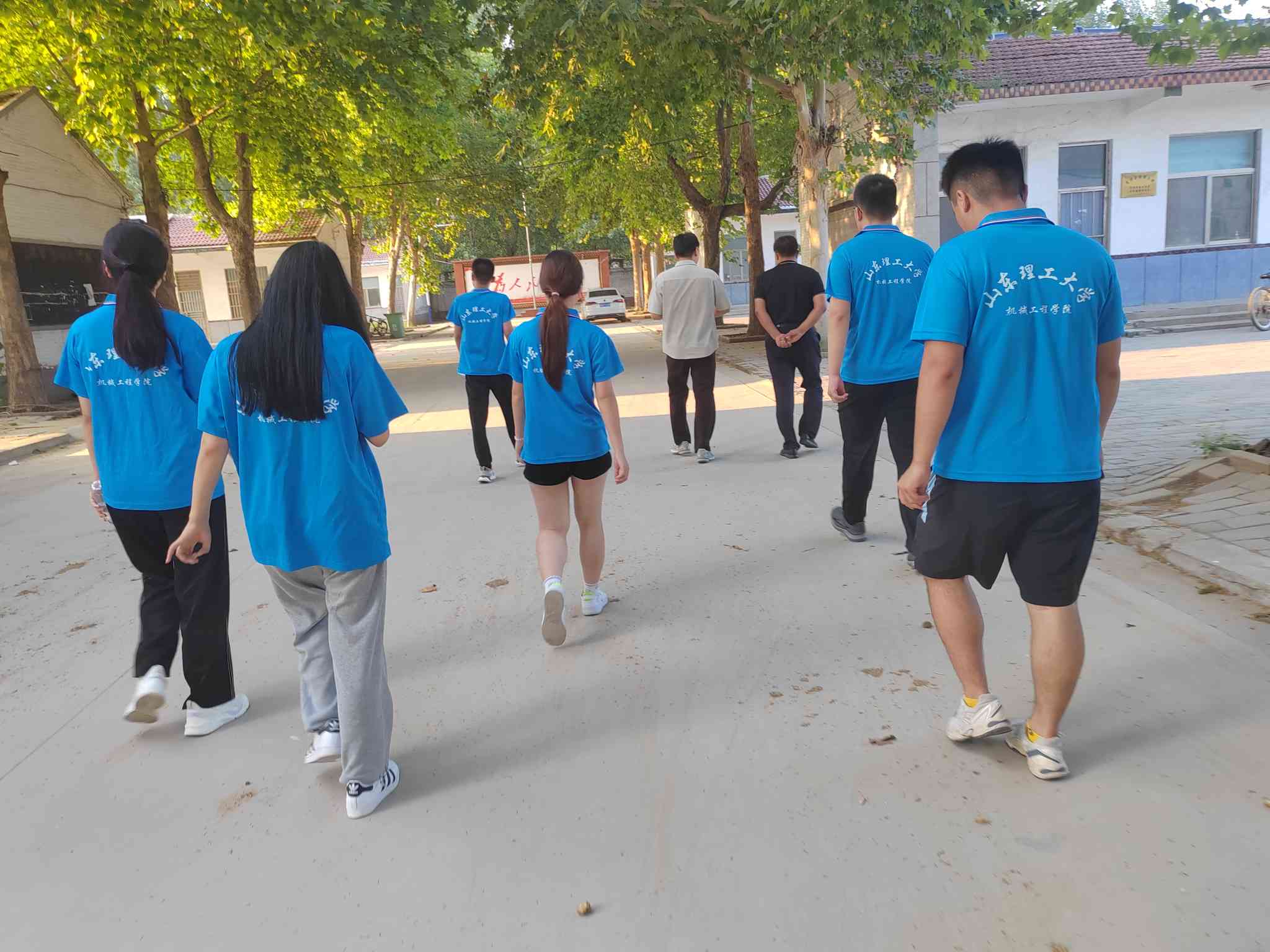 c驡ͬУlaI{С`FĽhKf˽ɣȺśr