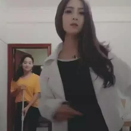 ŮW(xu)_(ki)ֱS·С`R^