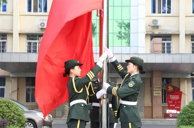 (yng)W(xu)Ăн?lin)?dng)ԺcУF(tun)ί(lin)e(gu)xʽ