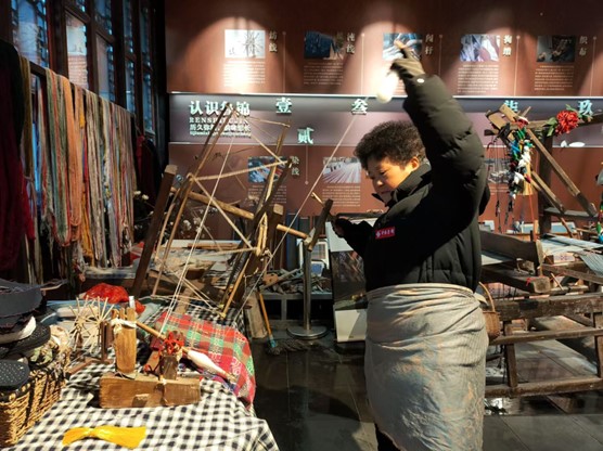 圖片包含 室內, 桌子, 房間, 游戲機描述已自動生成