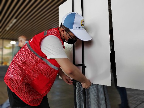 ־Ը|HHUW(xu)Ժf(xi)Ͼ܇վ_չ(do)־Ը(w)